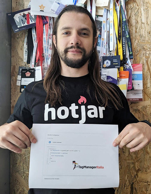 Matteo Zambon con la T-shirt di Hotjar